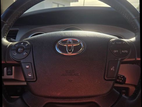 Used 2010 Toyota Sequoia Limited image 21