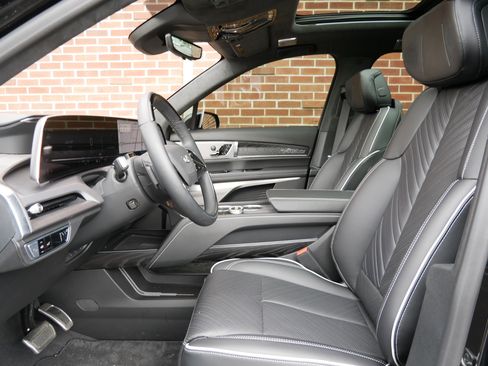 Certified 2026 Cadillac Vistiq Platinum AWD/4WD image 6