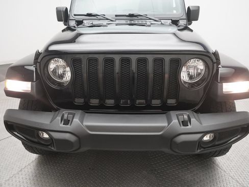 Used 2023 Jeep Wrangler Unlimited Sahara AWD/4WD image 21