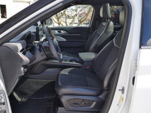 Certified 2025 Ford Explorer ST AWD/4WD image 3