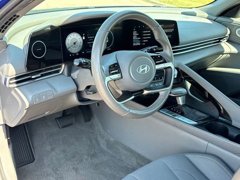Used 2025 Hyundai Elantra SEL FWD image 10