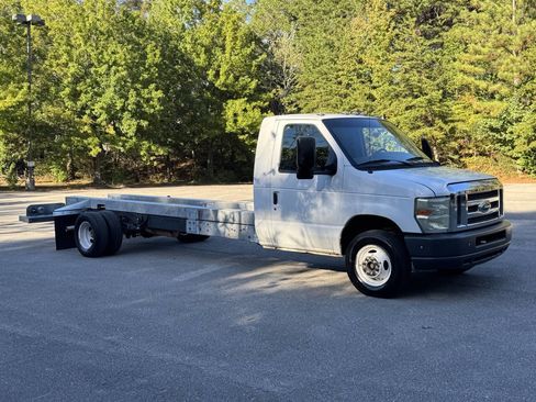Used 2011 Ford E-450 and Econoline 450 Super Duty image 4