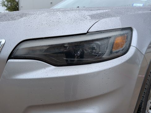 Used 2021 Jeep Cherokee Latitude Plus w/ Sun & Sound Group FWD image 6