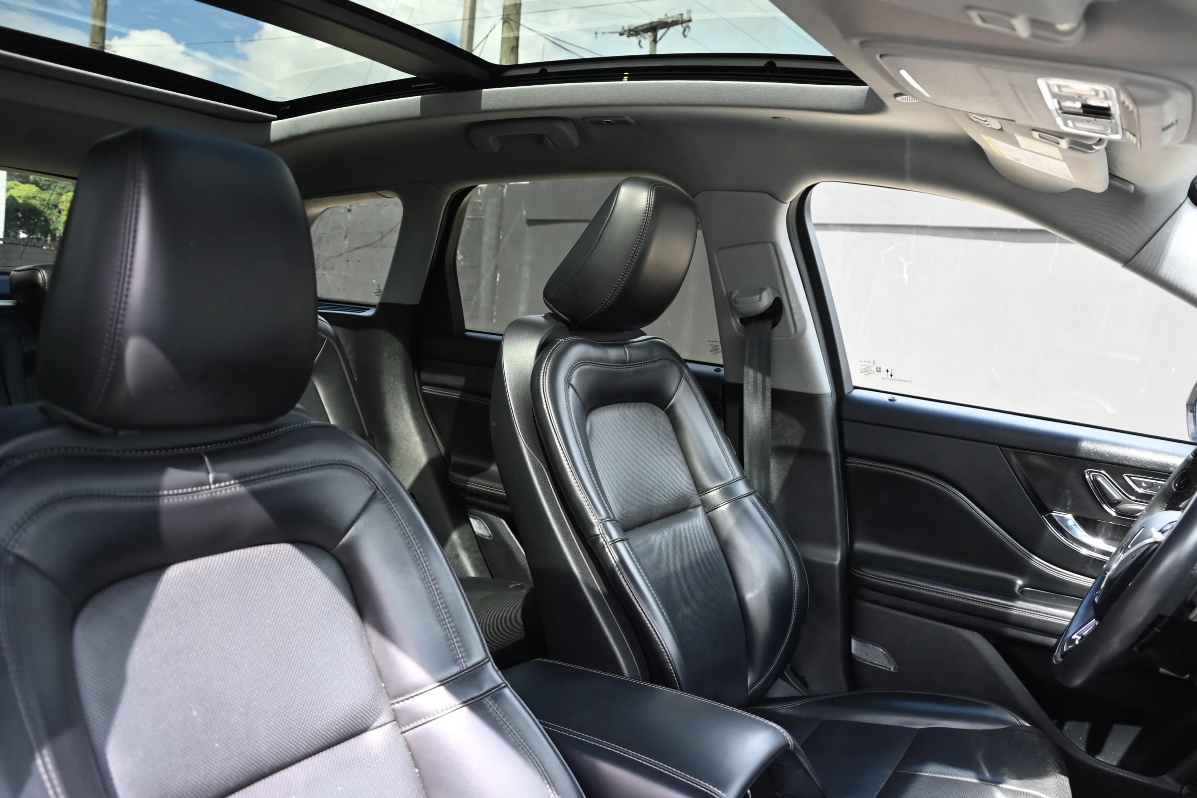 Used 2021 Lincoln Corsair FWD w/ Premium Package image 12