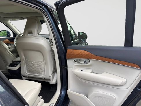 Used 2021 Volvo XC90 T6 Momentum w/ Advanced Package AWD/4WD image 18