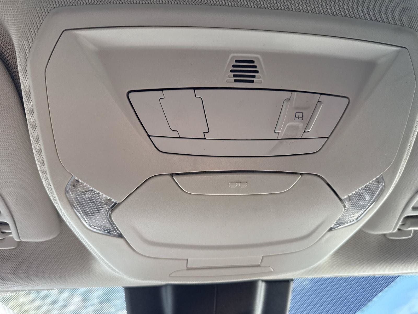 Used 2018 Ford Focus Titanium w/ Titanium Technology Package FWD image 30