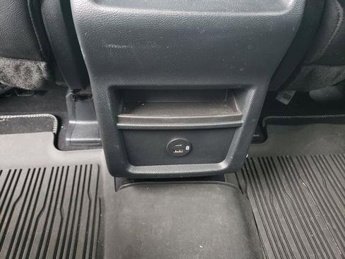 Used 2021 Ford Edge ST image 12