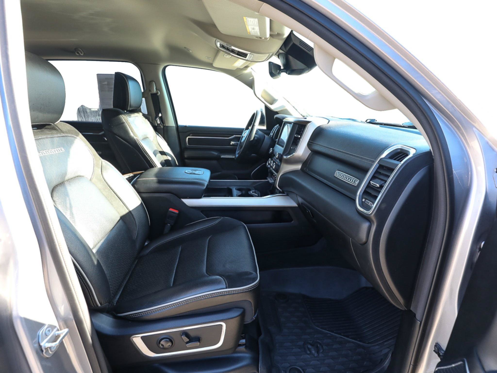 Used 2022 RAM 1500 Laramie AWD/4WD image 21