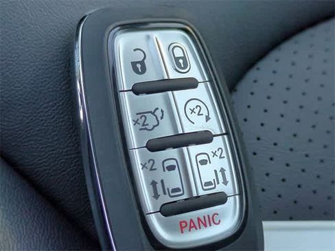 New 2026 Chrysler Pacifica Select image 36