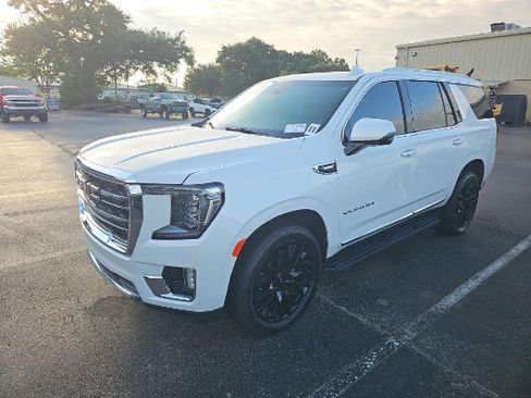 Used 2023 GMC Yukon SLT w/ SLT Premium Package AWD/4WD image 3