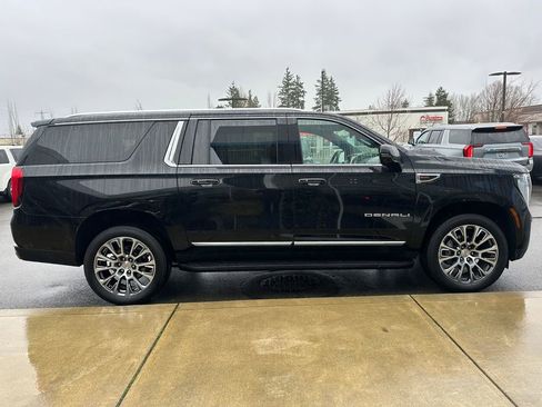 Used 2025 GMC Yukon XL Denali image 6