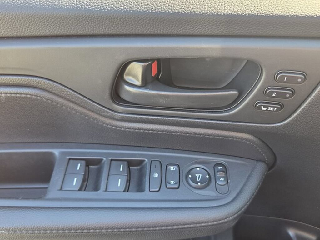 Used 2025 Honda Odyssey EX-L image 32