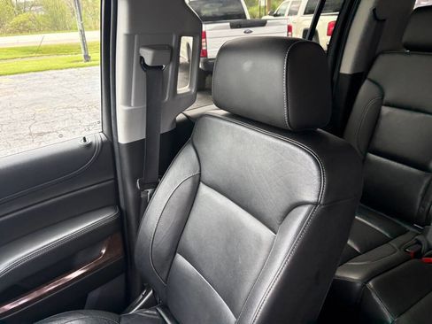 Used 2019 Chevrolet Suburban LT AWD/4WD image 13