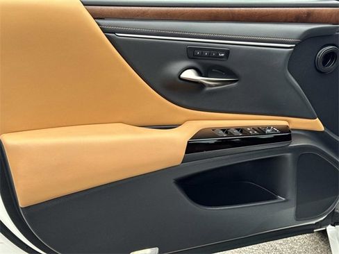 Certified 2024 Lexus ES 350 w/ Premium Package image 17