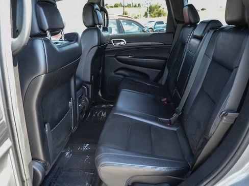 Used 2019 Jeep Grand Cherokee Altitude AWD/4WD image 18