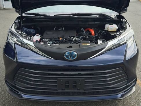 Used 2023 Toyota Sienna LE AWD/4WD image 47