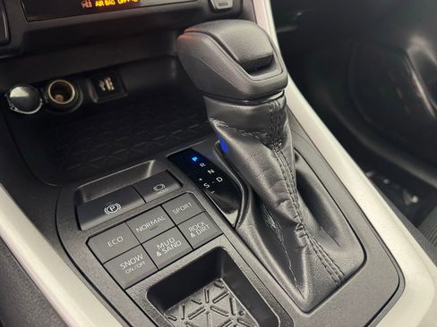 Used 2025 Toyota RAV4 LE image 21