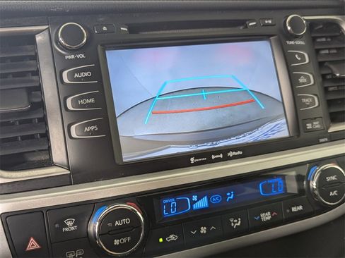 Used 2017 Toyota Highlander SE image 21