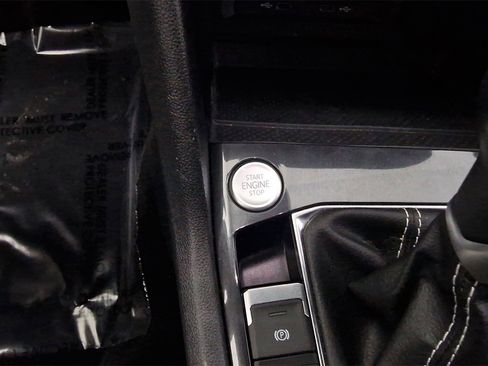 Used 2023 Volkswagen Tiguan SE image 21