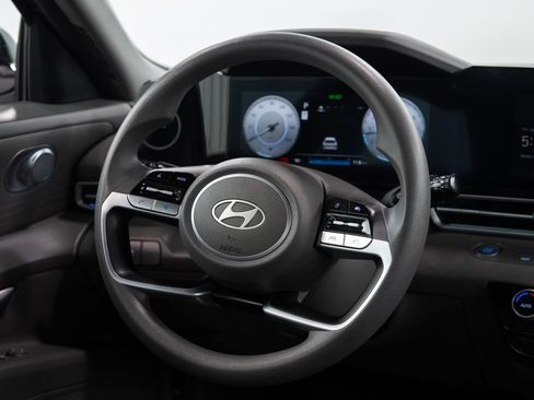 Used 2024 Hyundai Elantra SEL FWD image 18