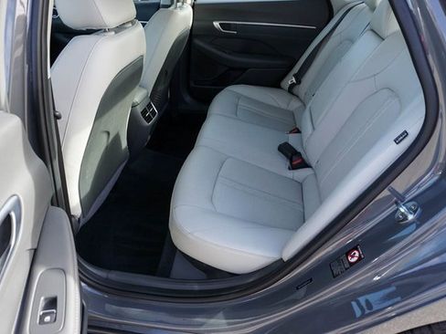 Used 2021 Hyundai Sonata Limited w/ Preferred Accessory Package image 16