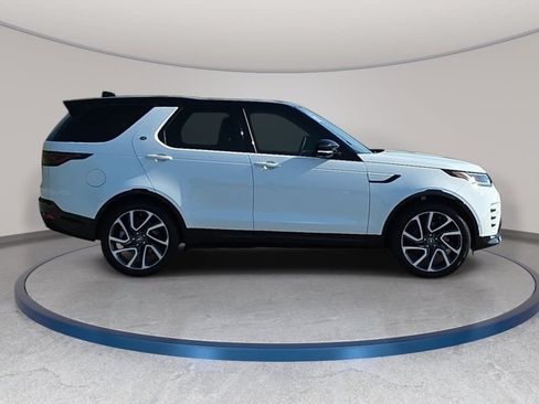 Certified 2025 Land Rover Discovery Dynamic SE AWD/4WD image 4