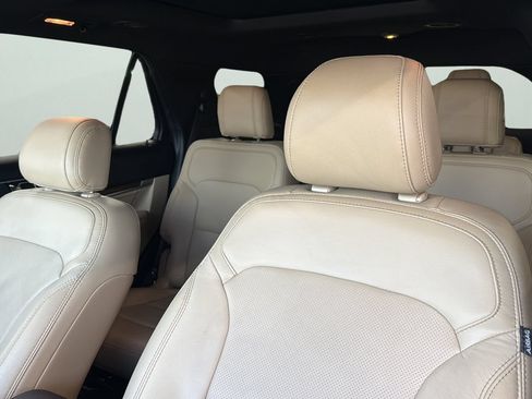 Used 2017 Ford Explorer Limited w/ Equipment Group 301A FWD image 8