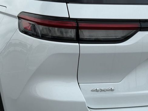 Certified 2025 Jeep Grand Cherokee Laredo X w/ Luxury Tech Group I AWD/4WD image 29