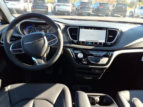 New 2026 Chrysler Pacifica Select image 14