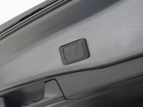 Used 2021 Toyota RAV4 XLE w/ Convenience Package FWD image 11