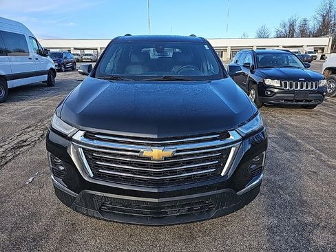 Used 2023 Chevrolet Traverse LT image 2