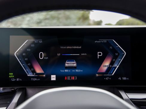 Used 2025 BMW i5 xDrive40 w/ Premium Package image 33