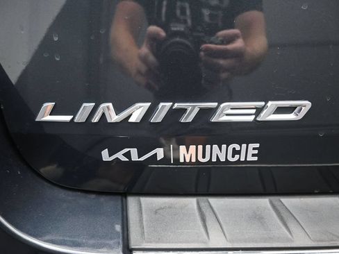 Used 2023 Ford Explorer Limited w/ Equipment Group 301A RWD image 10