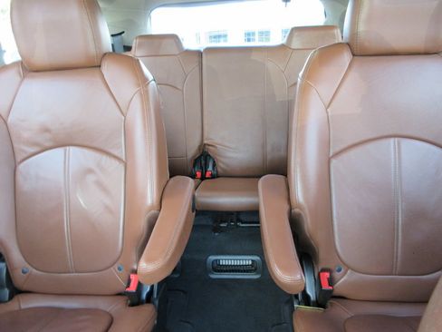 Used 2015 Chevrolet Traverse LT FWD image 20