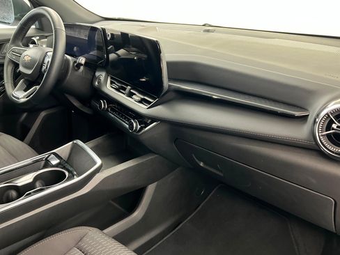 Used 2025 Chevrolet Equinox LT image 25