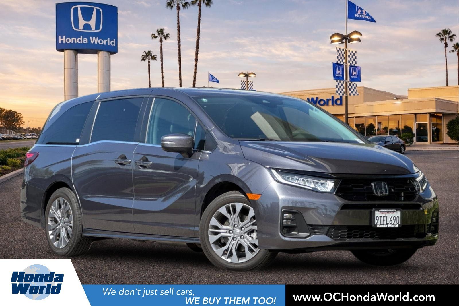 Used 2025 Honda Odyssey Touring image 1