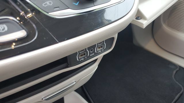 Used 2024 Chrysler Pacifica Touring-L FWD image 16