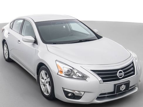 Used 2015 Nissan Altima 2.5 SV FWD image 1