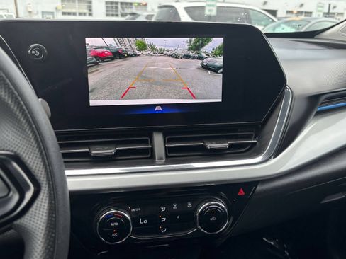Used 2025 Chevrolet Trax LT FWD image 24