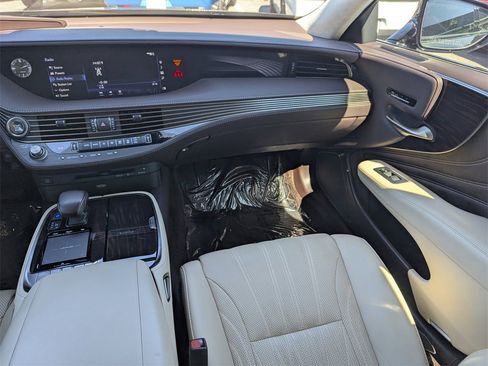Used 2020 Lexus LS 500 w/ Luxury Package image 8