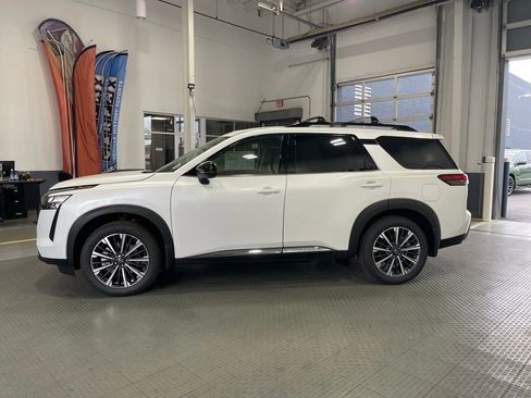 New 2026 Nissan Pathfinder Platinum FWD image 5