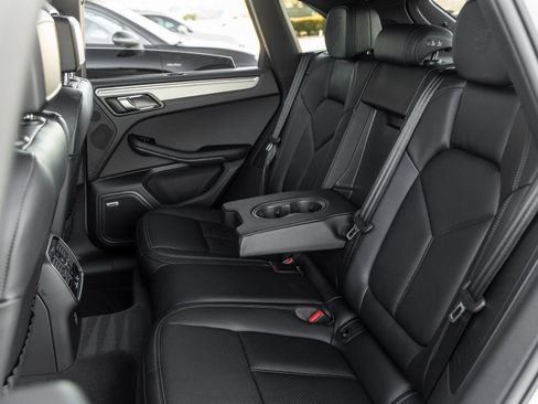 Certified 2026 Porsche Macan AWD/4WD image 35