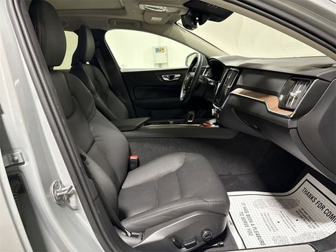 Used 2025 Volvo V60 B5 Cross Country Plus image 22
