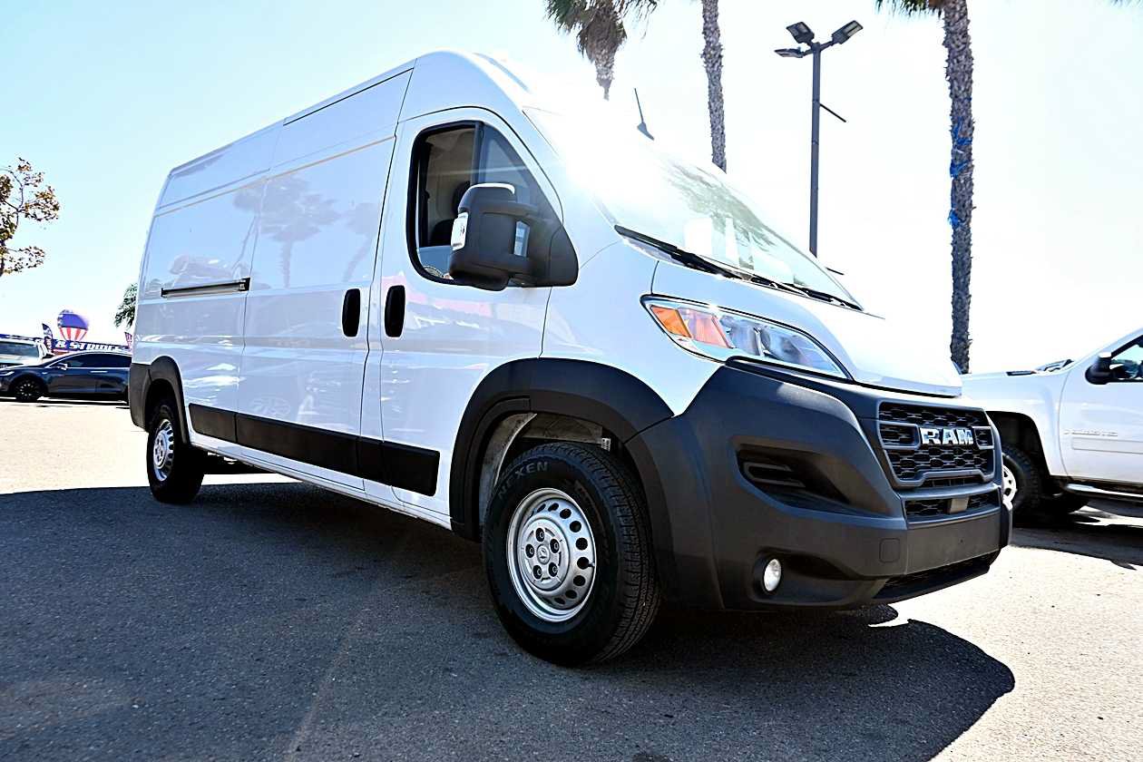 Used 2025 RAM ProMaster 2500 w/ Convenience Group FWD image 3