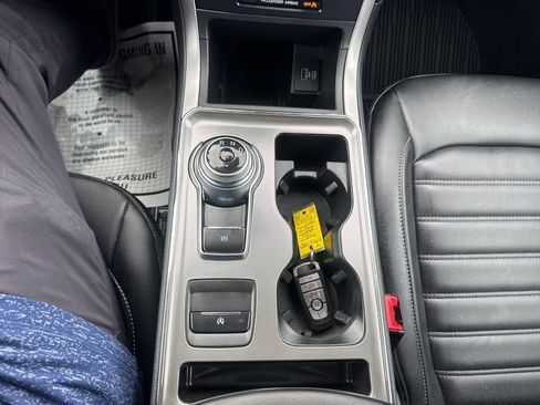 Used 2022 Ford Edge SEL w/ Convenience Package image 16