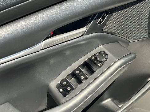Used 2022 MAZDA MAZDA3 s FWD image 22