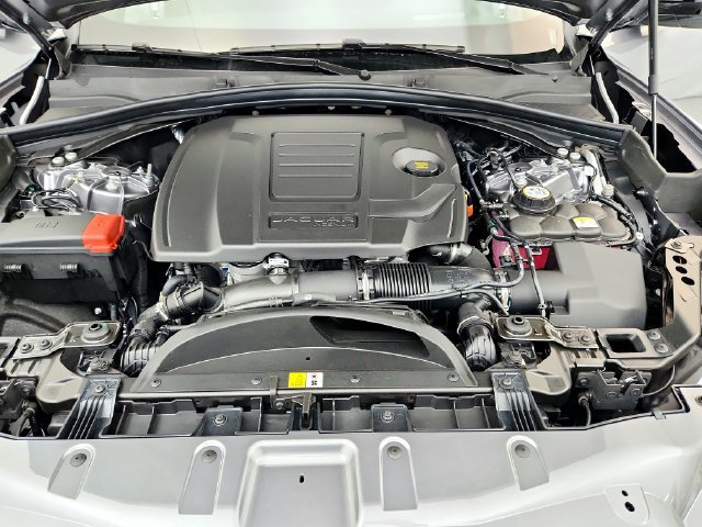 Certified 2026 Jaguar F-PACE R-Dynamic S AWD/4WD image 32