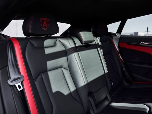 Used 2025 Lamborghini Urus Performante AWD/4WD image 43