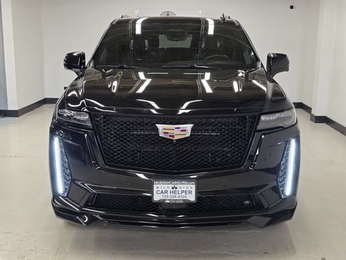 Used 2023 Cadillac Escalade ESV V AWD/4WD image 2