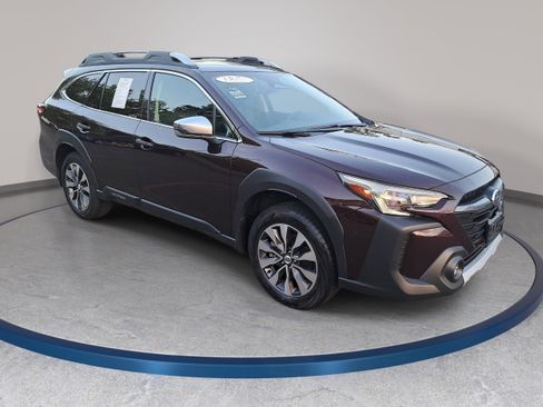 Used 2025 Subaru Outback Touring AWD/4WD image 3